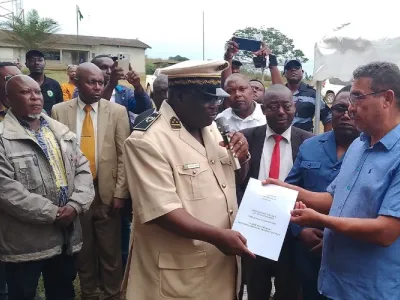 Remise du projet du cahier des charges à l’opérateur Managem par le gouverneur de la Ngounié.