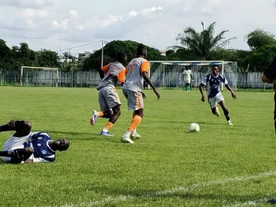 Un instantané de la rencontre ayant opposé LAC et le Football Canon 105