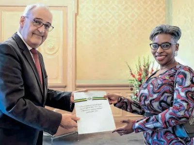 Rita Nanette Kambangoye Ankassa lors de la présentation de ses lettres de créance au président de la Confédération suisse, Guy Parmelin.