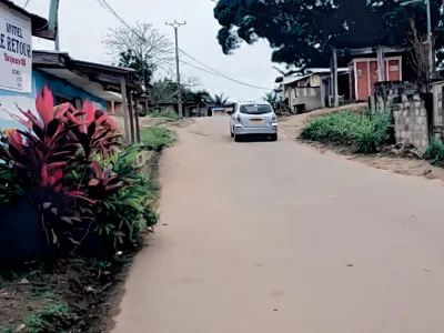 La rue jouxtant le motel dans la chambre duquel le Camerounais a trouvé la mort.