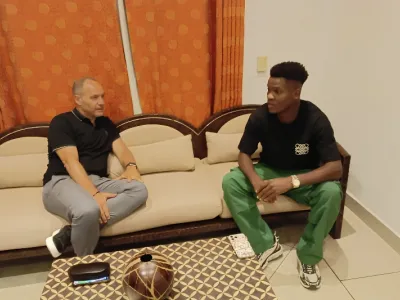 Sébastien Migné, nouveau sélectionneur des panthères du Gabon et Didier Ndong, footballeur international gabonais