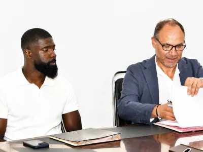 Sébastien Migné, nouveau sélectionneur des panthères du Gabon et Ecuele Manga, manager général 