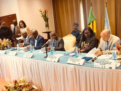 Une vue des officiels lors de la signature