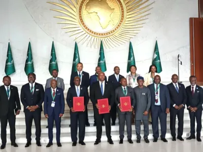 Les membres des deux délégations à l’issue de la signature de l’Accord à Addis-Abeba