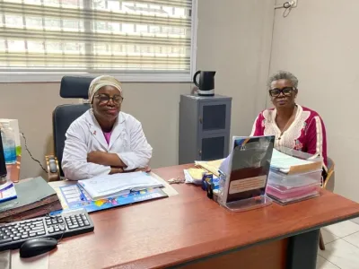 Dr Pélagie Obone Nzé-Bekale (g), médecin chef du centre de santé de Glass.