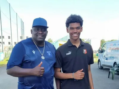 Thao Mouapa Mwa Meuraillo (d), le portier du Stade Rennais U16