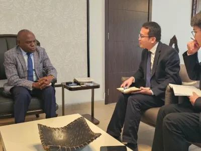 Philippe Tonangoye et  une délégation de la société CFHEC
