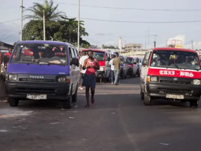 Les taxis-bus de libreville