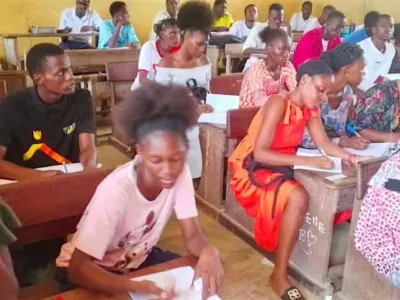  Les élèves de Terminale, bénéficiaires des cours de soutien. © bouanga Nguimbi
