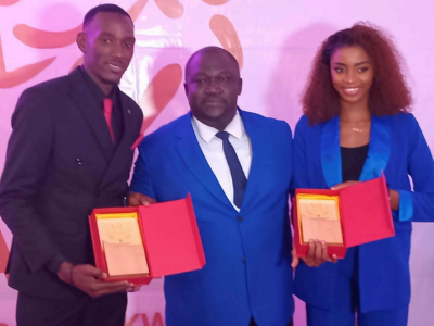 Amar Cissé et Nancy Essoughe Ntoutoume, posant ici avec le président fédéral Me Denis Mboumba, ont mérité leur consécration. © DR 