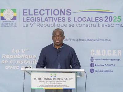 Le président de la CNOCER, Hermann Immongault, rendant publique la liste des membres de l’ACER, samedi dernier. © DR