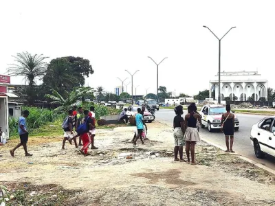 Un segment du boulevard Triomphal de Libreville. © Jocelyn Abila