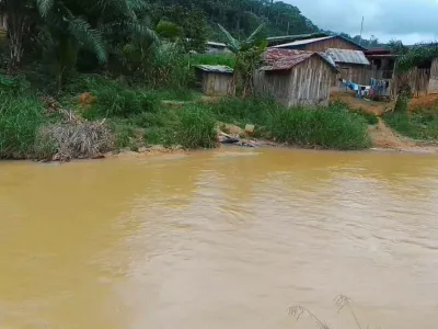 les populations de Yéno. ©  Félicien Ndongo