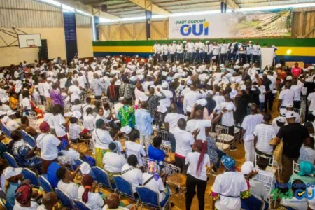 Le gymnase du C.E.S Mamadou-Lewo - ouverture de la campagne référendaire des partisans du «Oui». © DR