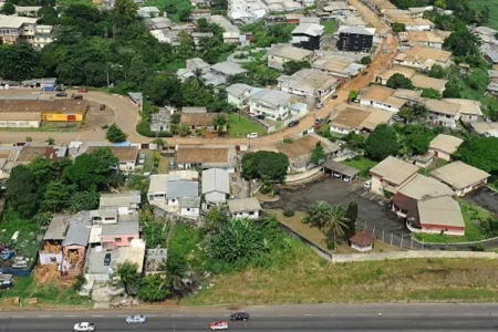 Une vue d'en haut d'une partie de la commune d'Akanda © DR 