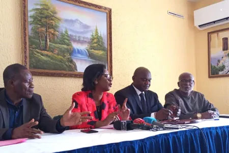 Les quatre avocats lors de la conférence de presse, hier au cabinet de Me Gisèle Eyue Bekale au centre-ville.