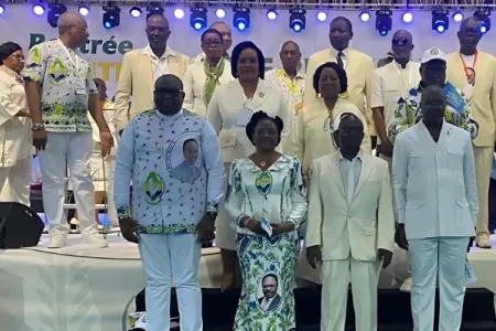 Les membres du parti démocratique gabonais "PDG" © DR 