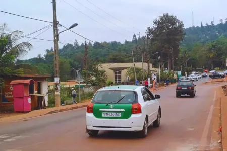 Image taxi dans la ville de Mounana au Gabon © DR