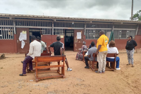 Un centre de vote à Franceville avec peu de monde. Election pour le référendum le 16 novembre 2024 © L'Union