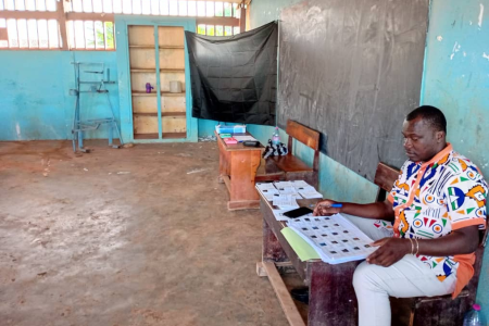 Un bureau de vote au sein de l'école Marien Ngouabi à Makokou quasiment vide © L'Union