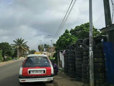 Commerce : le Gabon promeut l’entrepreneuriat et interdit 7 petits métiers aux étrangers 