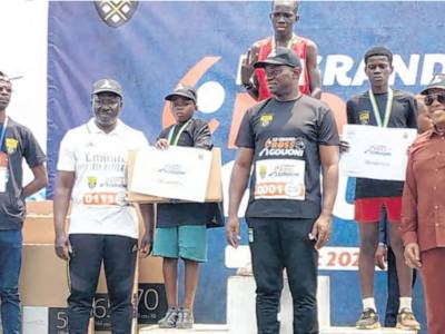 Athlétisme/Grand Cross de Ngouoni : le couple présidentiel parmi les coureurs