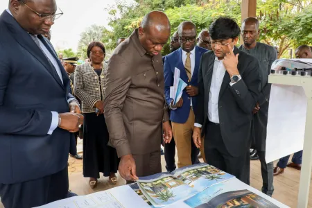 Le chef de l’État, Brice Clotaire Oligui Nguema lors de sa visite au pôle industriel de Diamniadio, au Sénégal. © DR 