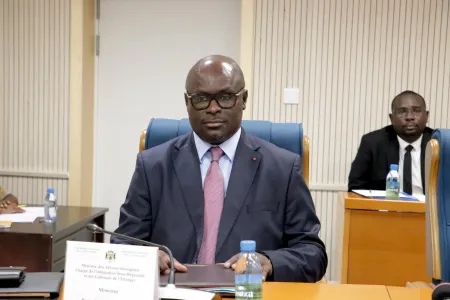 Le ministre des Affaires étrangères, Régis Onanga Ndiaye. © L'union