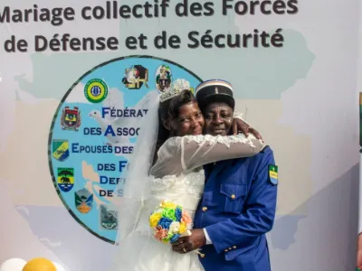 Un des couples ayant béneficé du mariage collectif le 07 aout 2025 au camp Baraka de Libreville