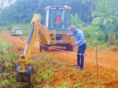 Réfection de la route de Lezinda, dans l’Ogooué et des Lacs. © Ibouanga Nguimbi