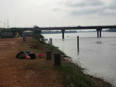 Un pan du débarcadère d’Isaac où les passagers attendaient la vedette qui a coulé. © Édouard NZIGHOU
