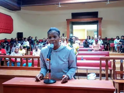 Élise Ikapi interrogée à la barre. ©Christelle NTSAME