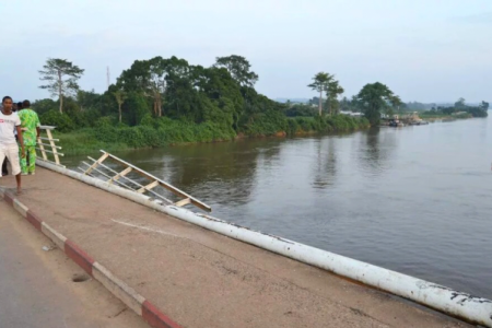 Le pont d’Adouma à Lambaréné au Gabon 