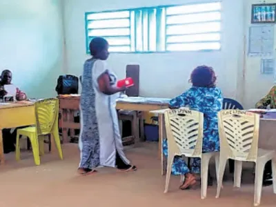 Phase de formalités administratives hier à Lambaréné.