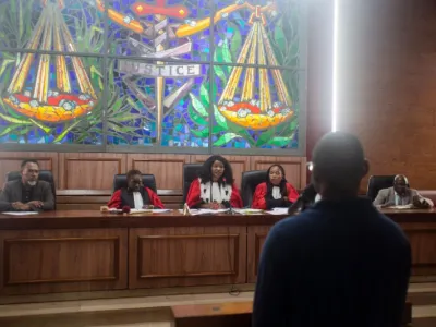 Benjamin Mangadi face à la Cour.