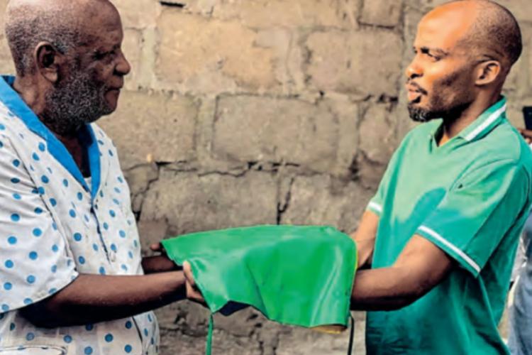 Libreville : des drapeaux pour les chefs de quartier