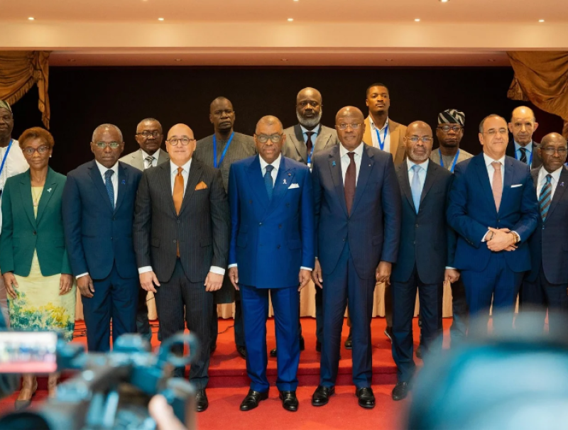 Photo de famille des officiels à l’ouverture des travaux. | DR