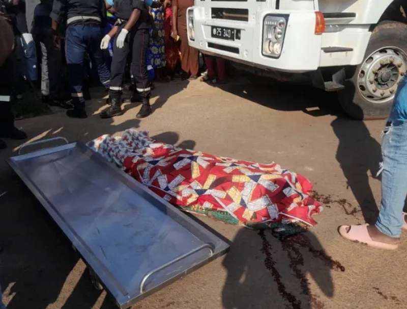 Un instantané de l'accident qui a coûté la vie à un homme au quartier Mingara, à Franceville.