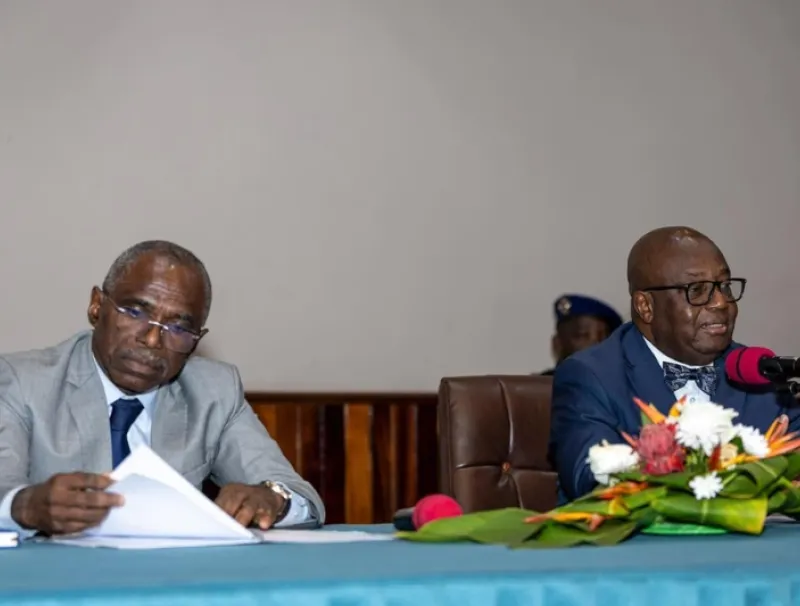 Adrien Nguema Mba, Ministre de l’Intérieur, de la Sécurité et de la Décentralisation et François Ndong Obiang, ministre de la réforme