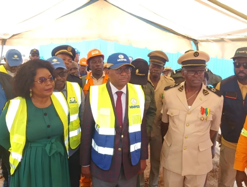 Visite du chantier de construction du Centre de pêche de Donguila par Le ministre de la Mer, de la Pêche et de l’économie bleue, Aimé Martial Massamba