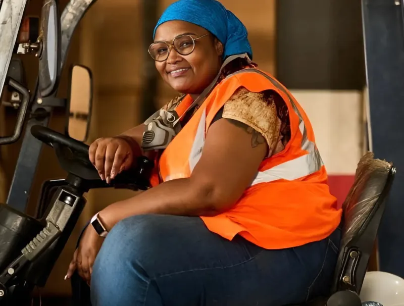 Bélinda Ibrahim, conductrice d'engins de la société chinoise Sinohydro © DR