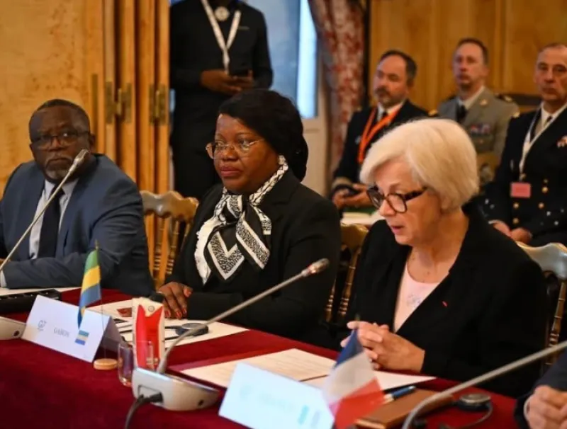 Brigitte Onkanowa, ministre de la défense et Catherine Vautrin