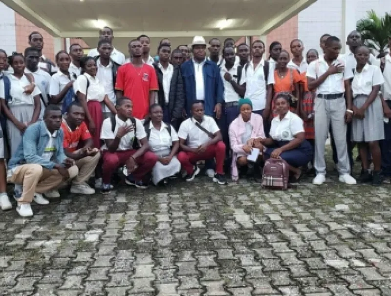  les élèves de Terminale de Lambarené. © Edouard Nzigou