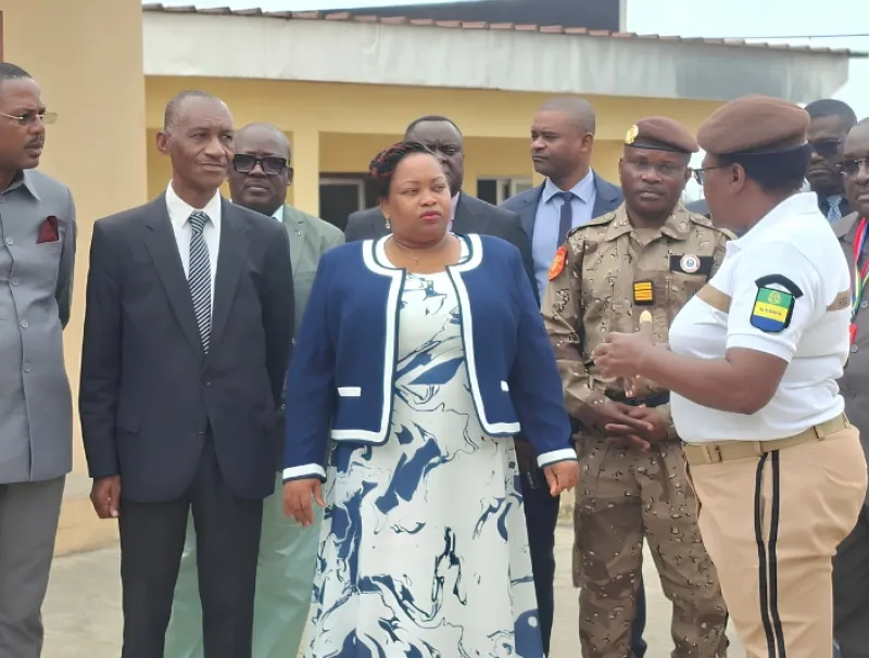 Camélia Ntoutoume Leclercq s’est rendue auprès des candidats de la prison centrale de Libreville