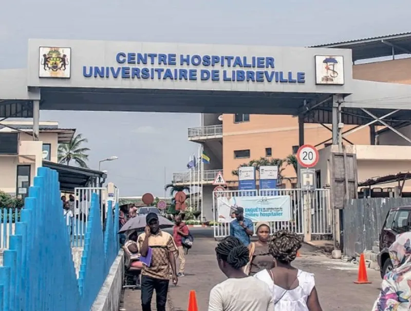 Entrée principale du Centre hospitalier universitaire de Libreville