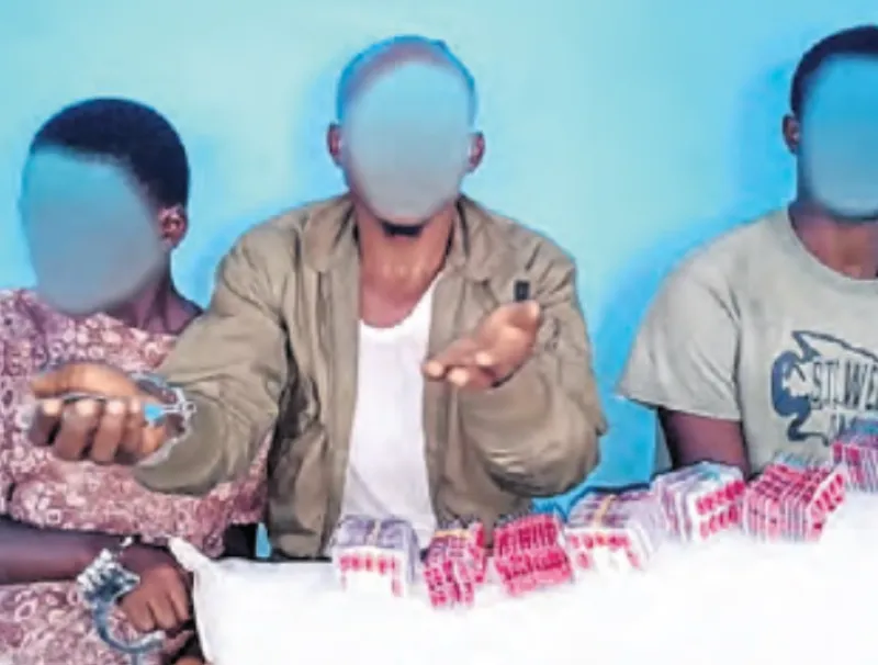 Ervan Christ Makanga Moubamba (centre) et Kefer Mbina (g), admis à Gros-Bouquet.