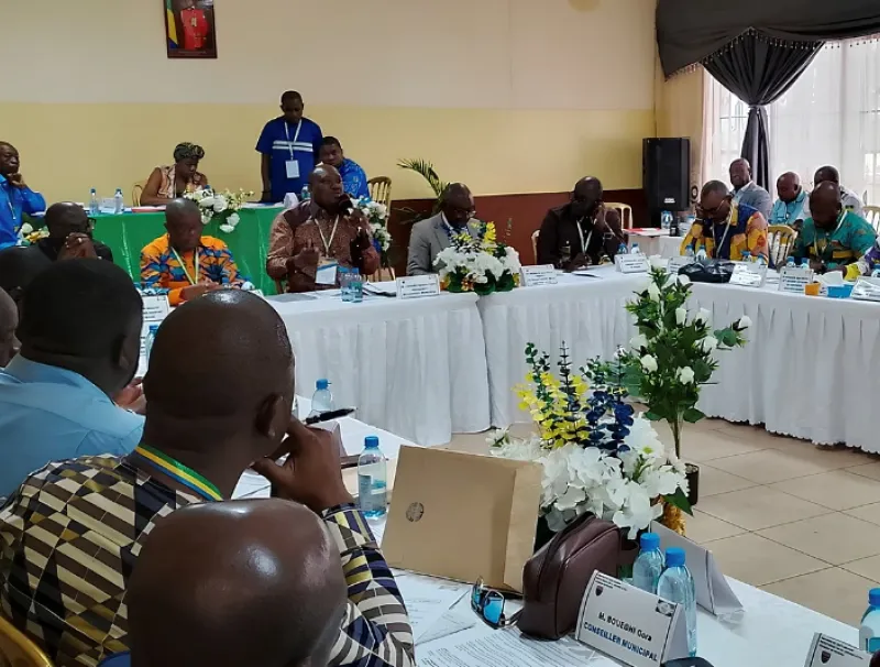 Une phase des travaux du conseil municipal extraordinaire de Moanda