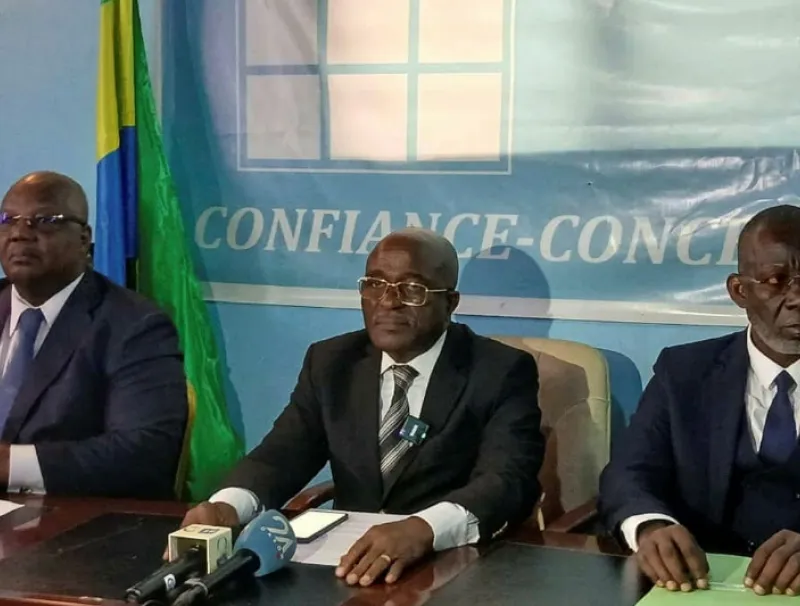 Phase de la déclaration conjointe des trois dirigeants de partis.