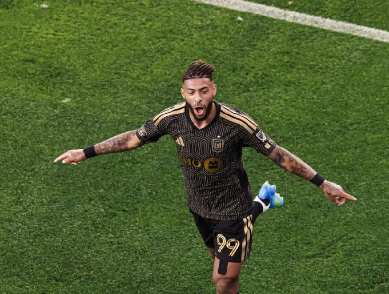 Denis Bouanga, footballeur international gabonais