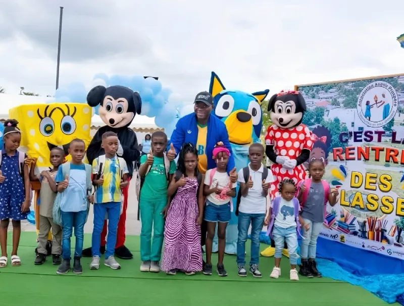 Distribution de kits scolaires à port-gentil